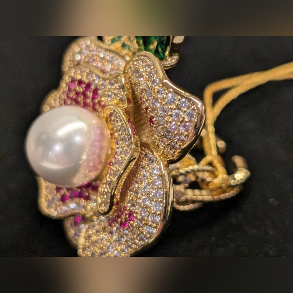 EYECANDY Gold Floral Pearl Ring with Pink and Green Crystals NWT - Picture 13 of 15